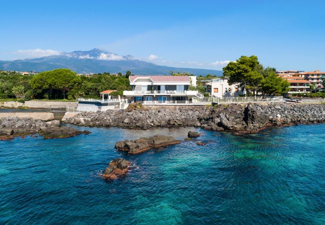 Villa a Stazzo - Lussuosa villa sul mare con piscina privata a Stazzo, Sicilia