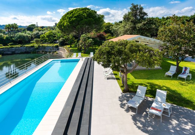 Villa a Stazzo - Lussuosa villa sul mare con piscina privata a Stazzo, Sicilia