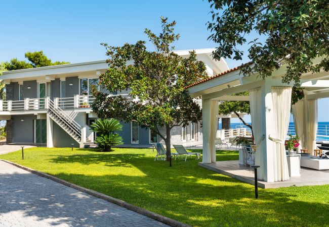 Villa a Stazzo - Lussuosa villa sul mare con piscina privata a Stazzo, Sicilia Villa a Stazzo - Lussuosa villa sul mare con piscina privata a Stazzo, Sicilia