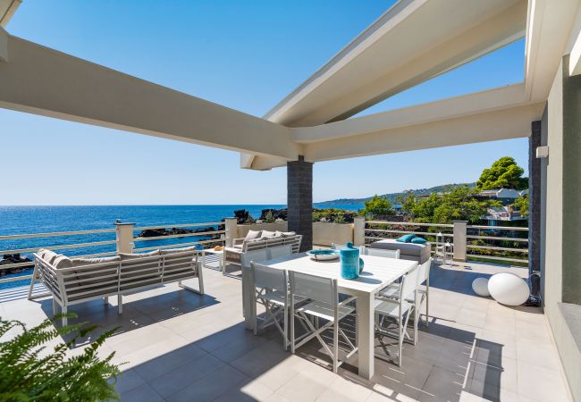 Villa a Stazzo - Lussuosa villa sul mare con piscina privata a Stazzo, Sicilia Villa a Stazzo - Lussuosa villa sul mare con piscina privata a Stazzo, Sicilia