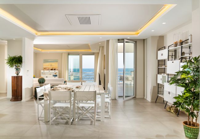 Villa a Stazzo - Lussuosa villa sul mare con piscina privata a Stazzo, Sicilia Villa a Stazzo - Lussuosa villa sul mare con piscina privata a Stazzo, Sicilia