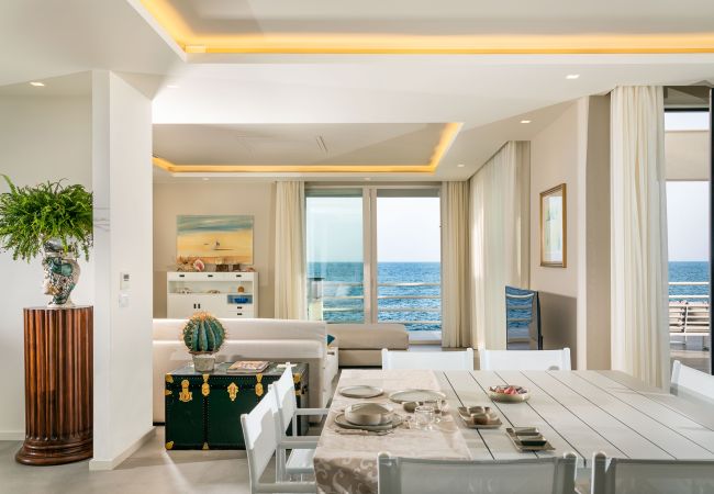 Villa a Stazzo - Lussuosa villa sul mare con piscina privata a Stazzo, Sicilia Villa a Stazzo - Lussuosa villa sul mare con piscina privata a Stazzo, Sicilia