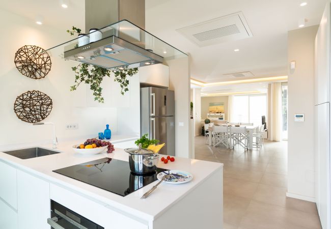 Villa a Stazzo - Lussuosa villa sul mare con piscina privata a Stazzo, Sicilia Villa a Stazzo - Lussuosa villa sul mare con piscina privata a Stazzo, Sicilia