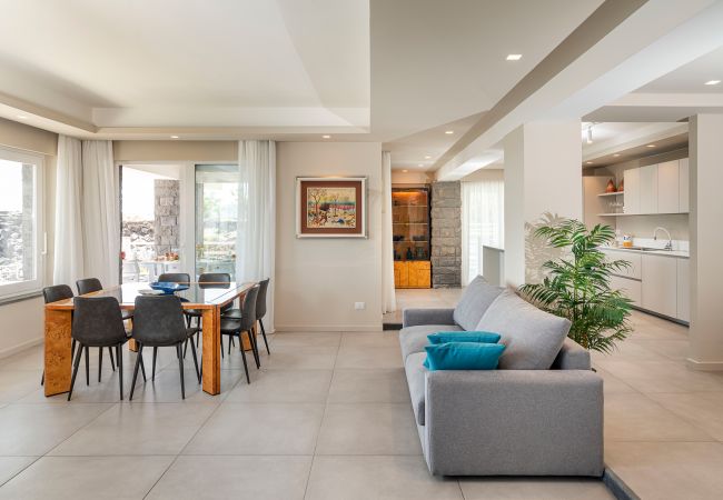 Villa a Stazzo - Lussuosa villa sul mare con piscina privata a Stazzo, Sicilia Villa a Stazzo - Lussuosa villa sul mare con piscina privata a Stazzo, Sicilia