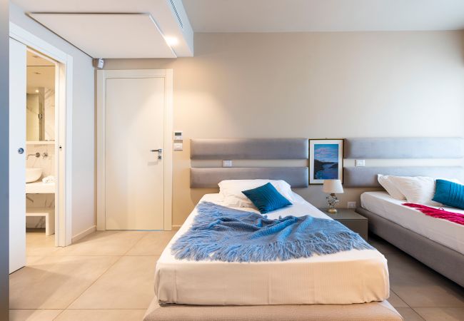 Villa a Stazzo - Lussuosa villa sul mare con piscina privata a Stazzo, Sicilia Villa a Stazzo - Lussuosa villa sul mare con piscina privata a Stazzo, Sicilia