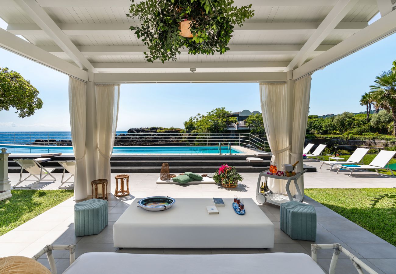 Villa a Stazzo - Lussuosa villa sul mare con piscina privata a Stazzo, Sicilia