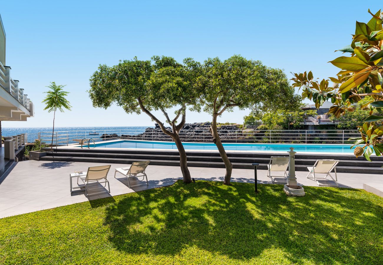 Villa a Stazzo - Lussuosa villa sul mare con piscina privata a Stazzo, Sicilia