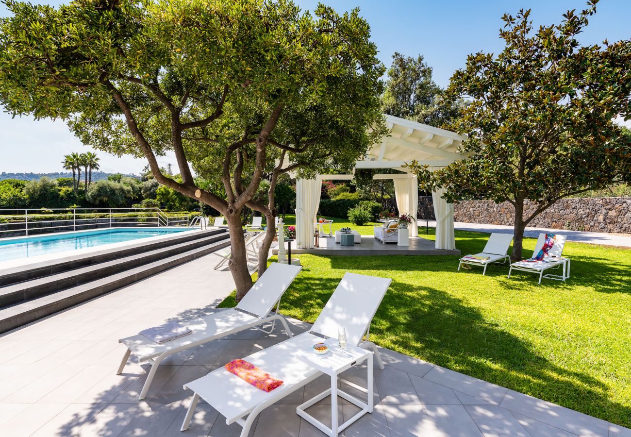 Villa a Stazzo - Lussuosa villa sul mare con piscina privata a Stazzo, Sicilia