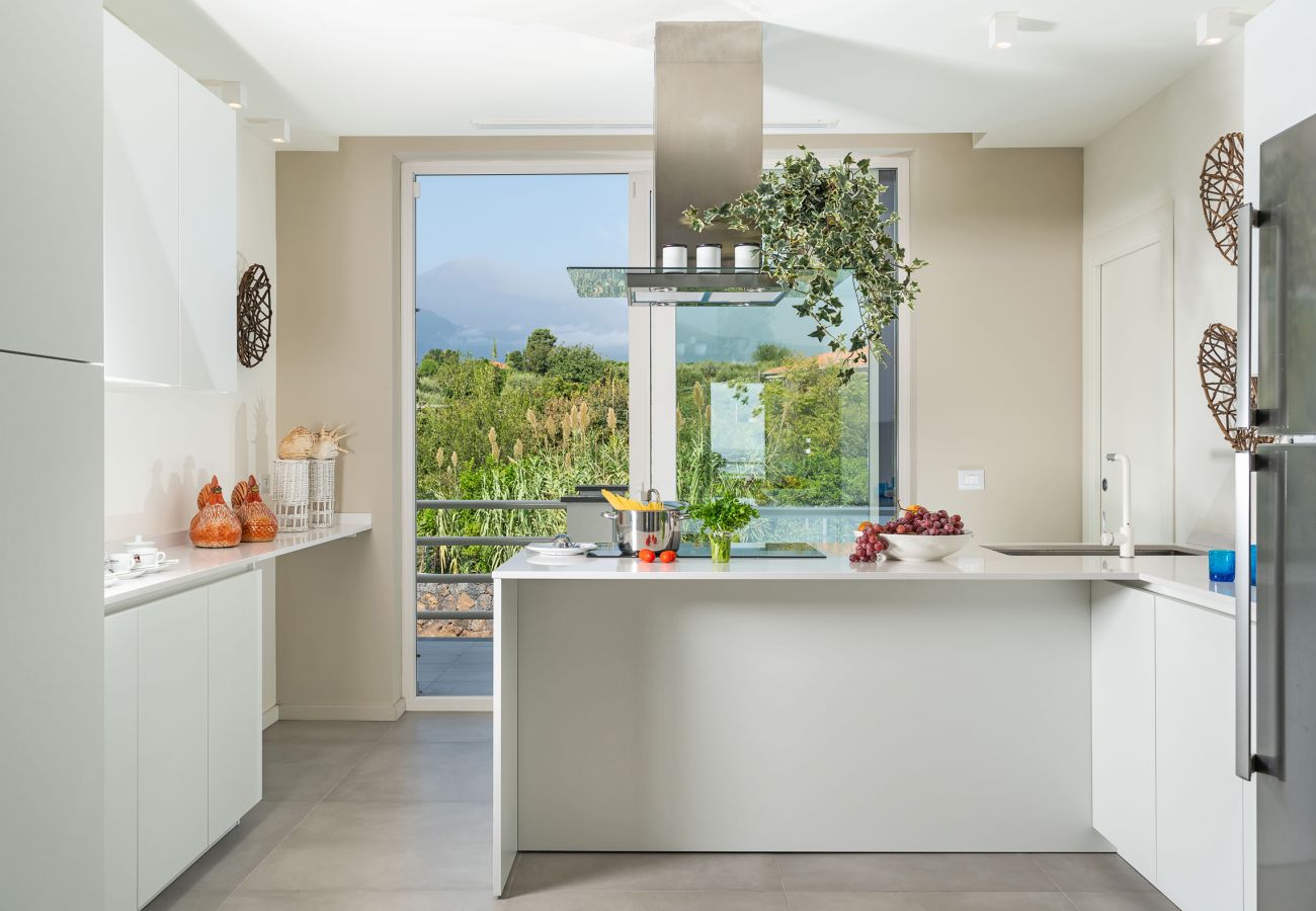 Villa a Stazzo - Lussuosa villa sul mare con piscina privata a Stazzo, Sicilia