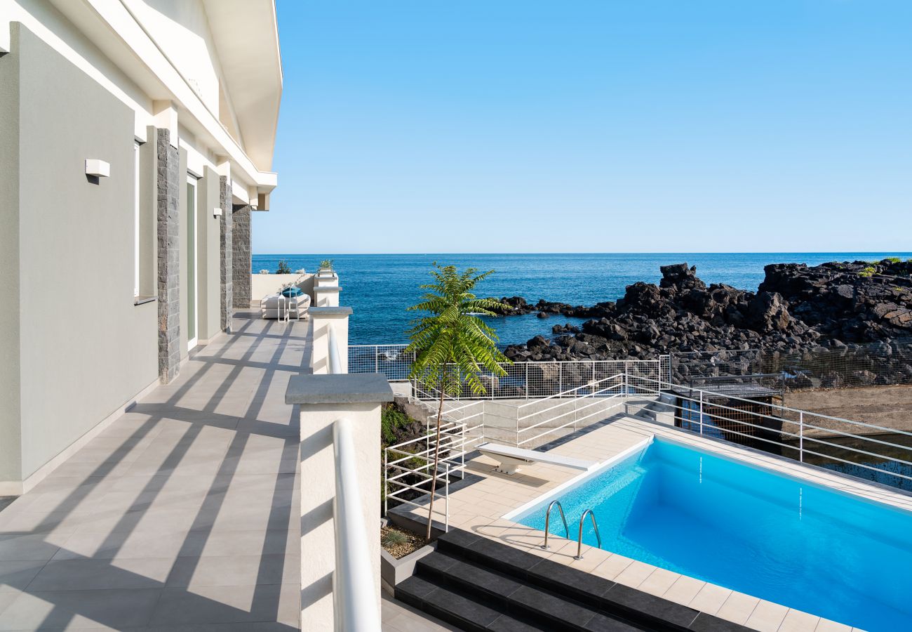 Villa a Stazzo - Lussuosa villa sul mare con piscina privata a Stazzo, Sicilia