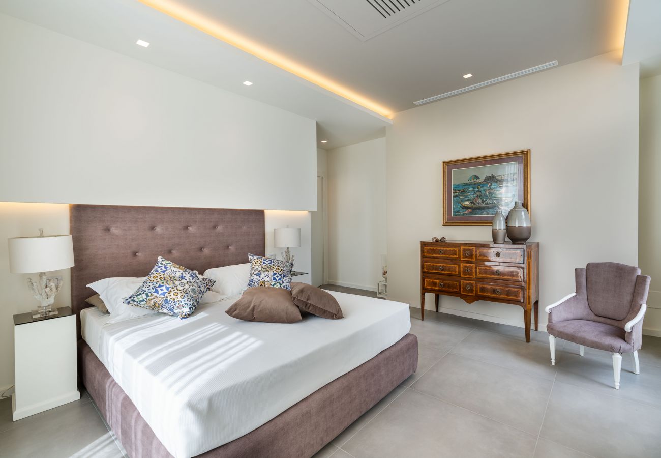 Villa a Stazzo - Lussuosa villa sul mare con piscina privata a Stazzo, Sicilia