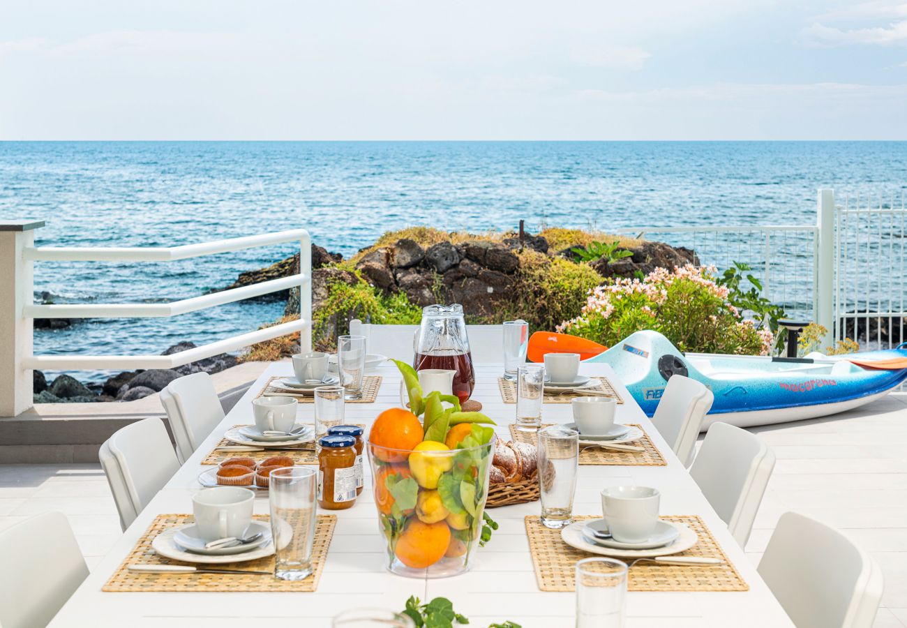 Villa a Stazzo - Lussuosa villa sul mare con piscina privata a Stazzo, Sicilia