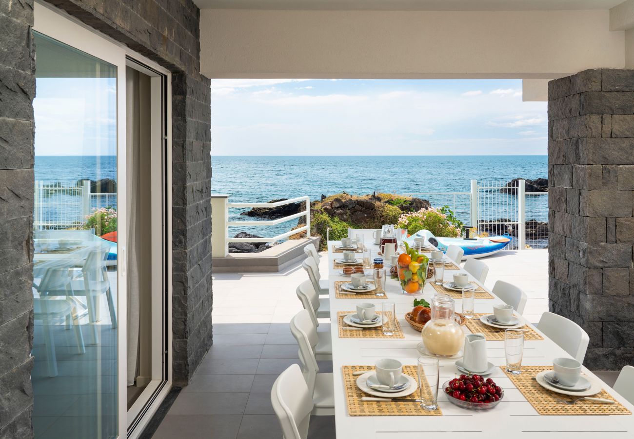 Villa a Stazzo - Lussuosa villa sul mare con piscina privata a Stazzo, Sicilia