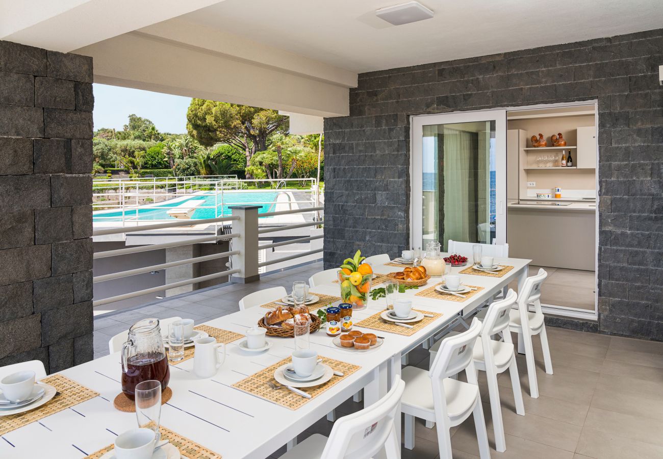 Villa a Stazzo - Lussuosa villa sul mare con piscina privata a Stazzo, Sicilia