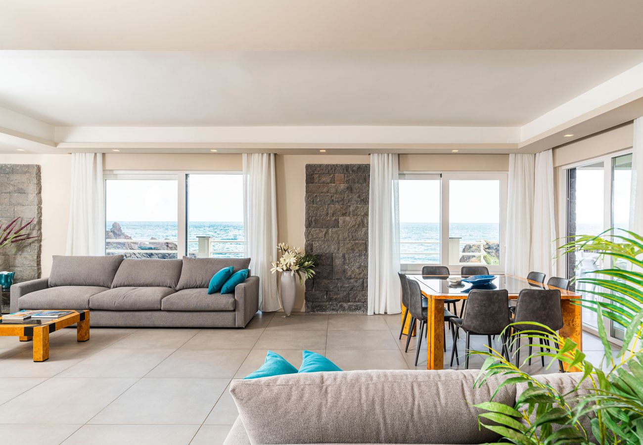 Villa a Stazzo - Lussuosa villa sul mare con piscina privata a Stazzo, Sicilia