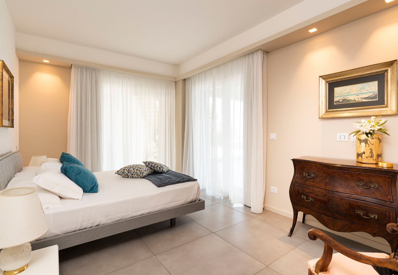 Villa a Stazzo - Lussuosa villa sul mare con piscina privata a Stazzo, Sicilia