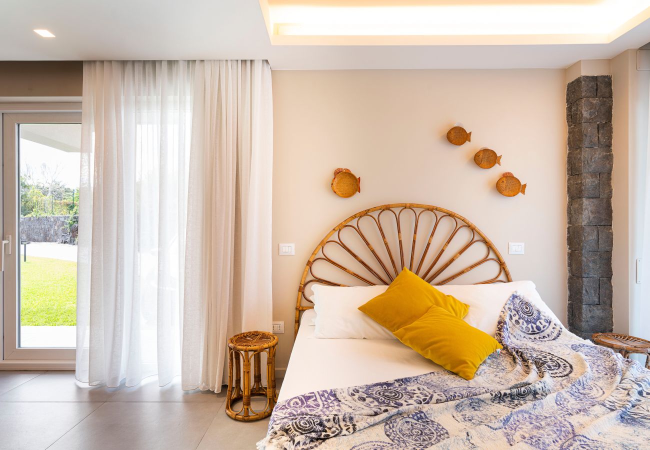 Villa a Stazzo - Lussuosa villa sul mare con piscina privata a Stazzo, Sicilia