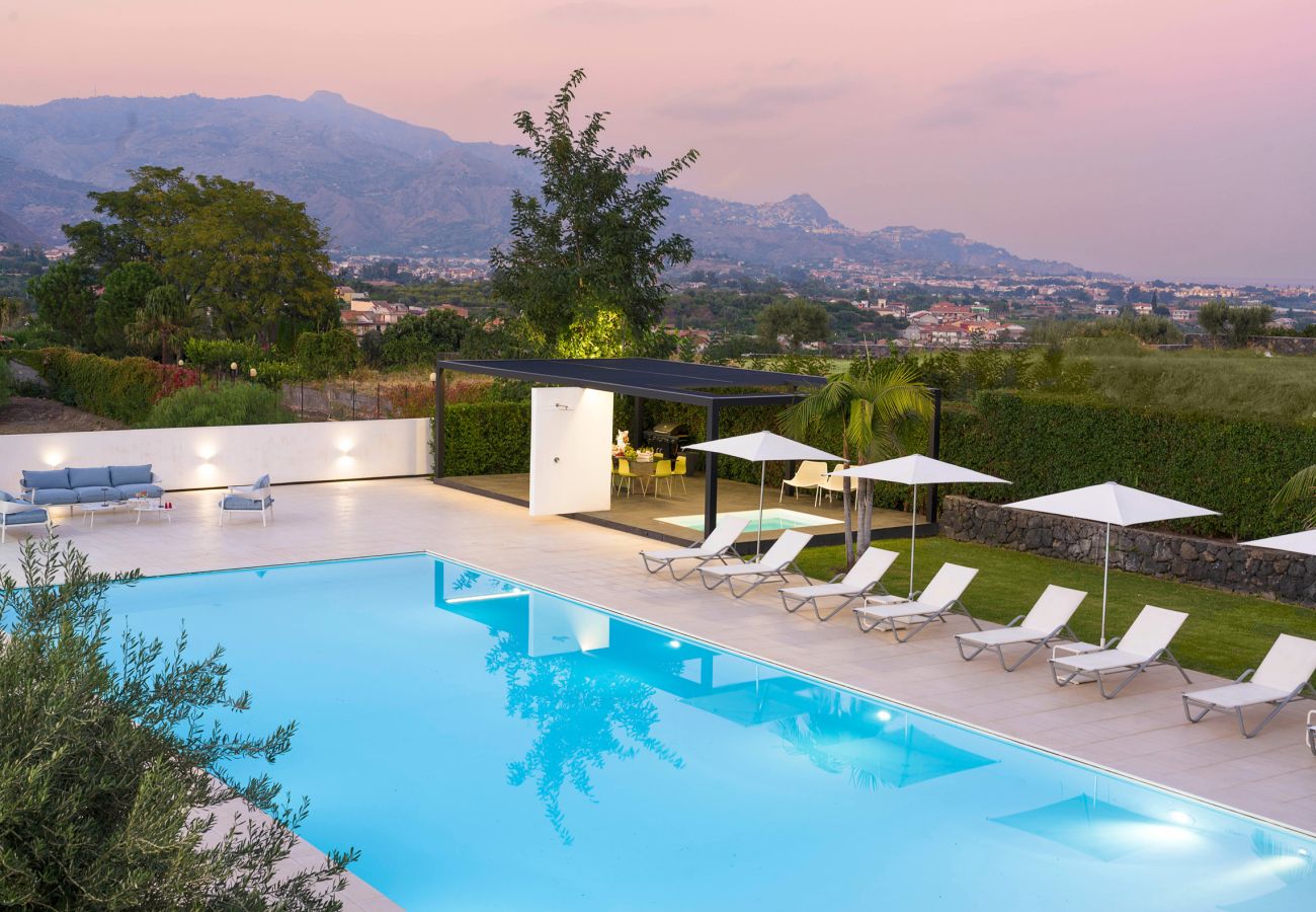 Villa a Calatabiano - Lussuosa villa con piscina vicino Taormina, Sicilia