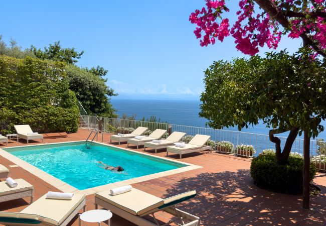 Villa a Amalfi - Villa Bijoux - Lussuosa Villa Vista Mare Villa a Amalfi - Villa Bijoux - Lussuosa Villa Vista Mare