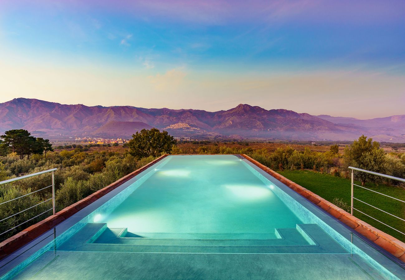 Villa a Castiglione di Sicilia - Esclusiva villa con piscina vicino Castiglione di Sicilia, Etna