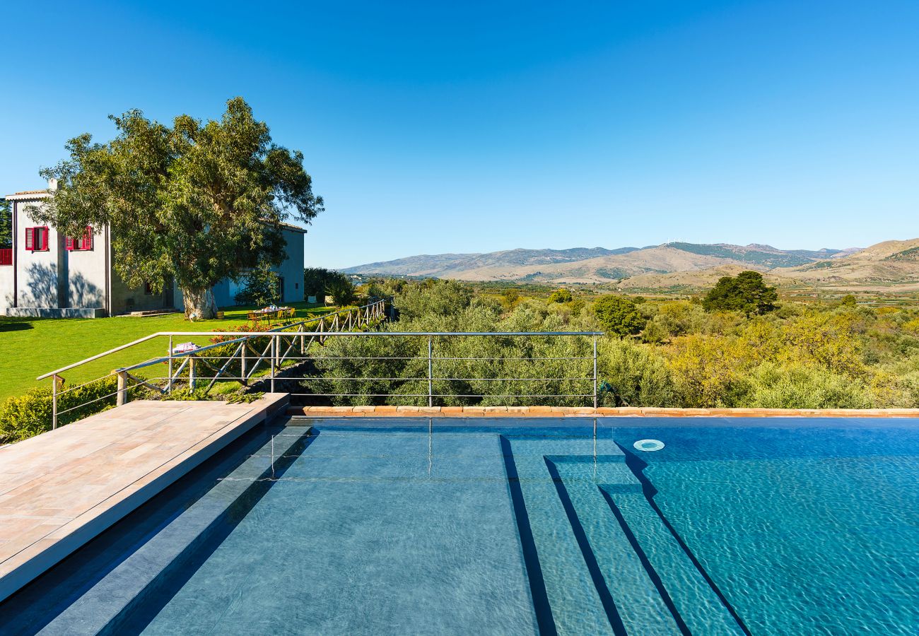 Villa a Castiglione di Sicilia - Esclusiva villa con piscina vicino Castiglione di Sicilia, Etna