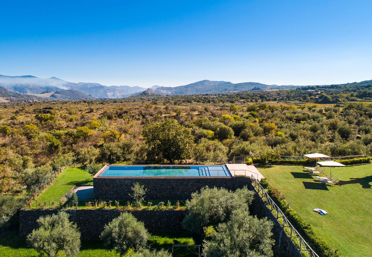 Villa a Castiglione di Sicilia - Esclusiva villa con piscina vicino Castiglione di Sicilia, Etna