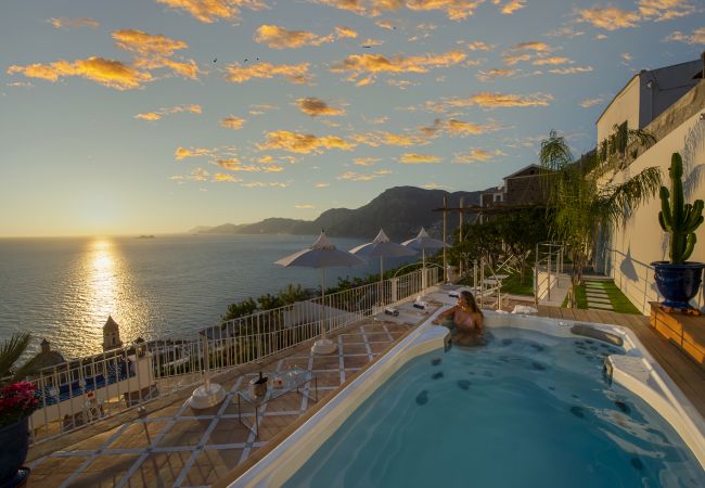 Villa a Praiano - Luxury Villa Malika - Vista Mozzafiato su Capri e Positano Villa a Praiano - Luxury Villa Malika - Vista Mozzafiato su Capri e Positano