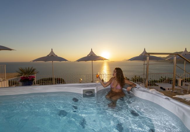 Villa a Praiano - Luxury Villa Malika - Vista Mozzafiato su Capri e Positano Villa a Praiano - Luxury Villa Malika - Vista Mozzafiato su Capri e Positano