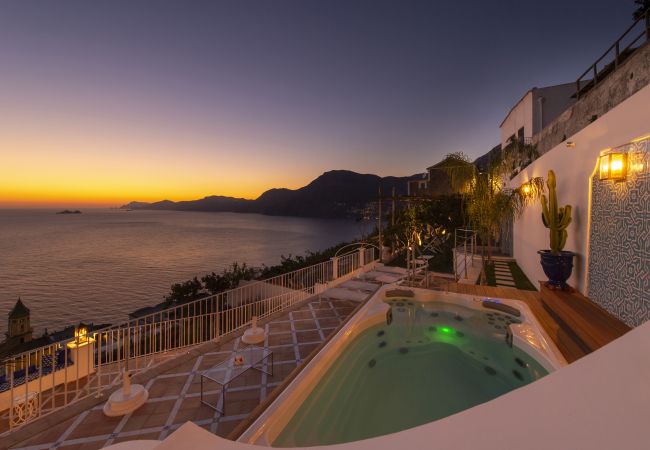 Villa a Praiano - Luxury Villa Malika - Vista Mozzafiato su Capri e Positano