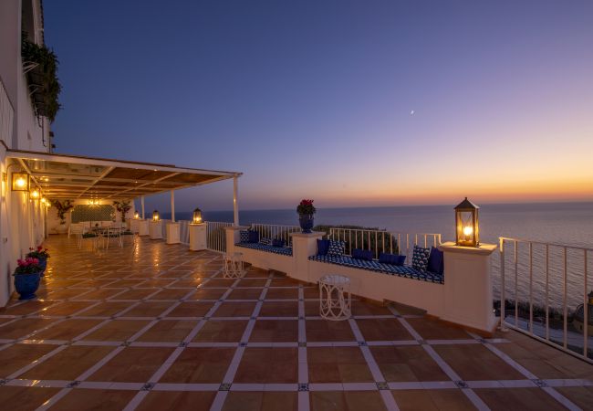 Villa a Praiano - Luxury Villa Malika - Vista Mozzafiato su Capri e Positano Villa a Praiano - Luxury Villa Malika - Vista Mozzafiato su Capri e Positano