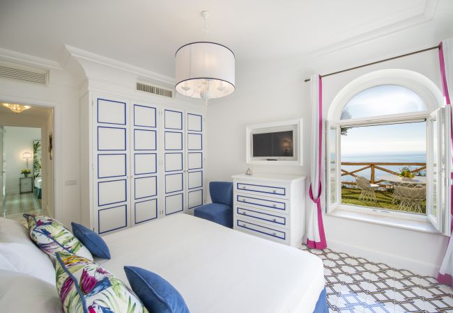 Villa a Praiano - Luxury Villa Malika - Vista Mozzafiato su Capri e Positano Villa a Praiano - Luxury Villa Malika - Vista Mozzafiato su Capri e Positano