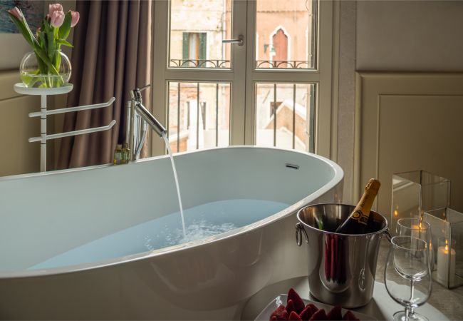 Appartamento a Venezia -  Lion Palace Canal View R&R Appartamento a Venezia -  Lion Palace Canal View R&R