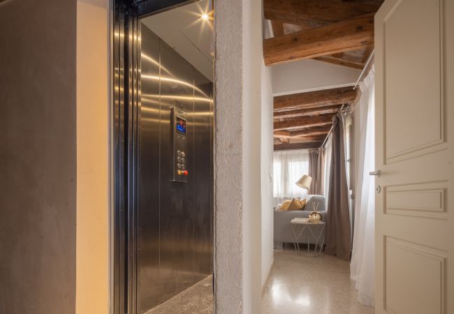 Appartamento a Venezia - Lion Palace Suite Terrace R&R Appartamento a Venezia - Lion Palace Suite Terrace R&R