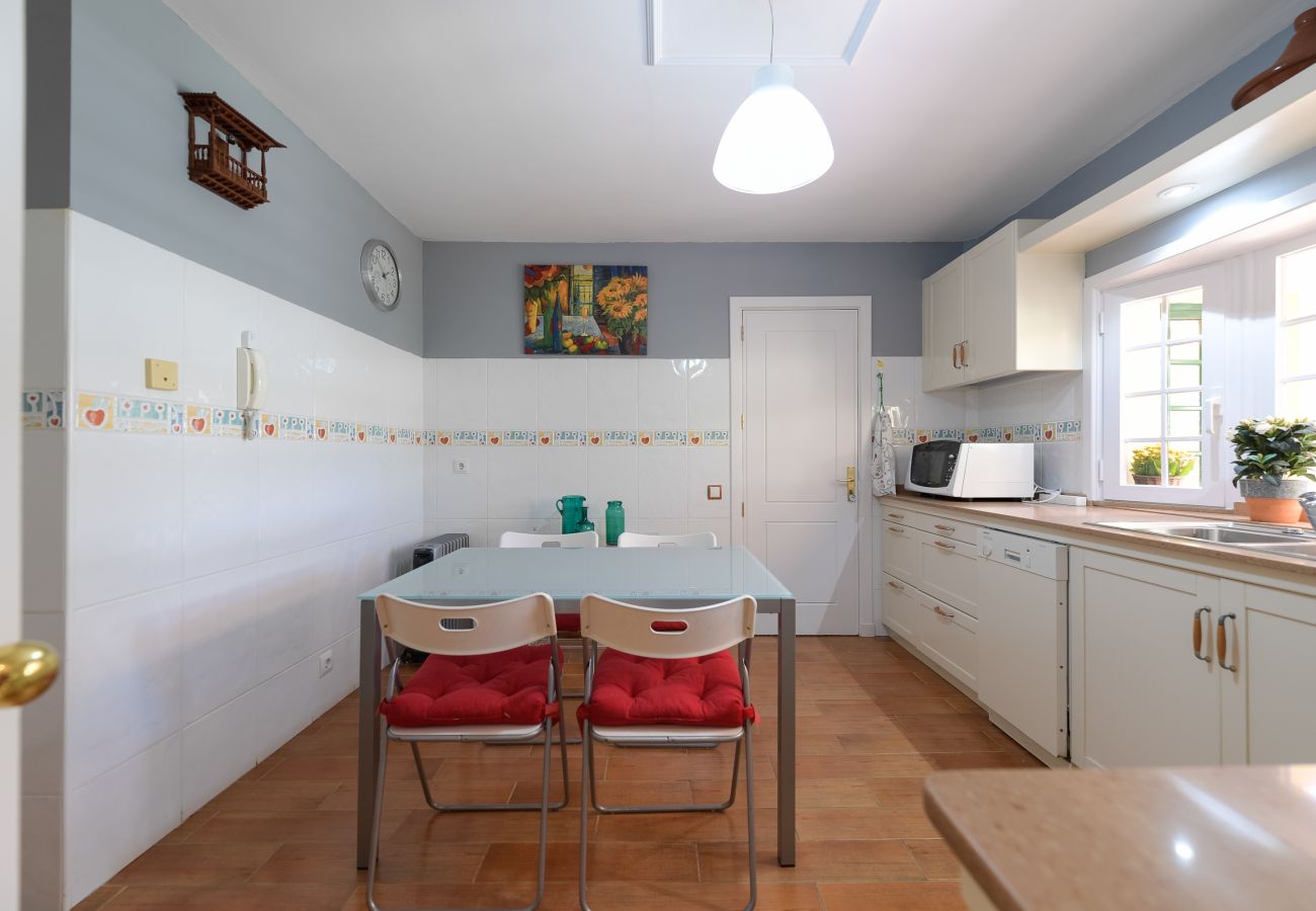 Casa a Santa Brígida - House with cozy garden BBQ and free parking 