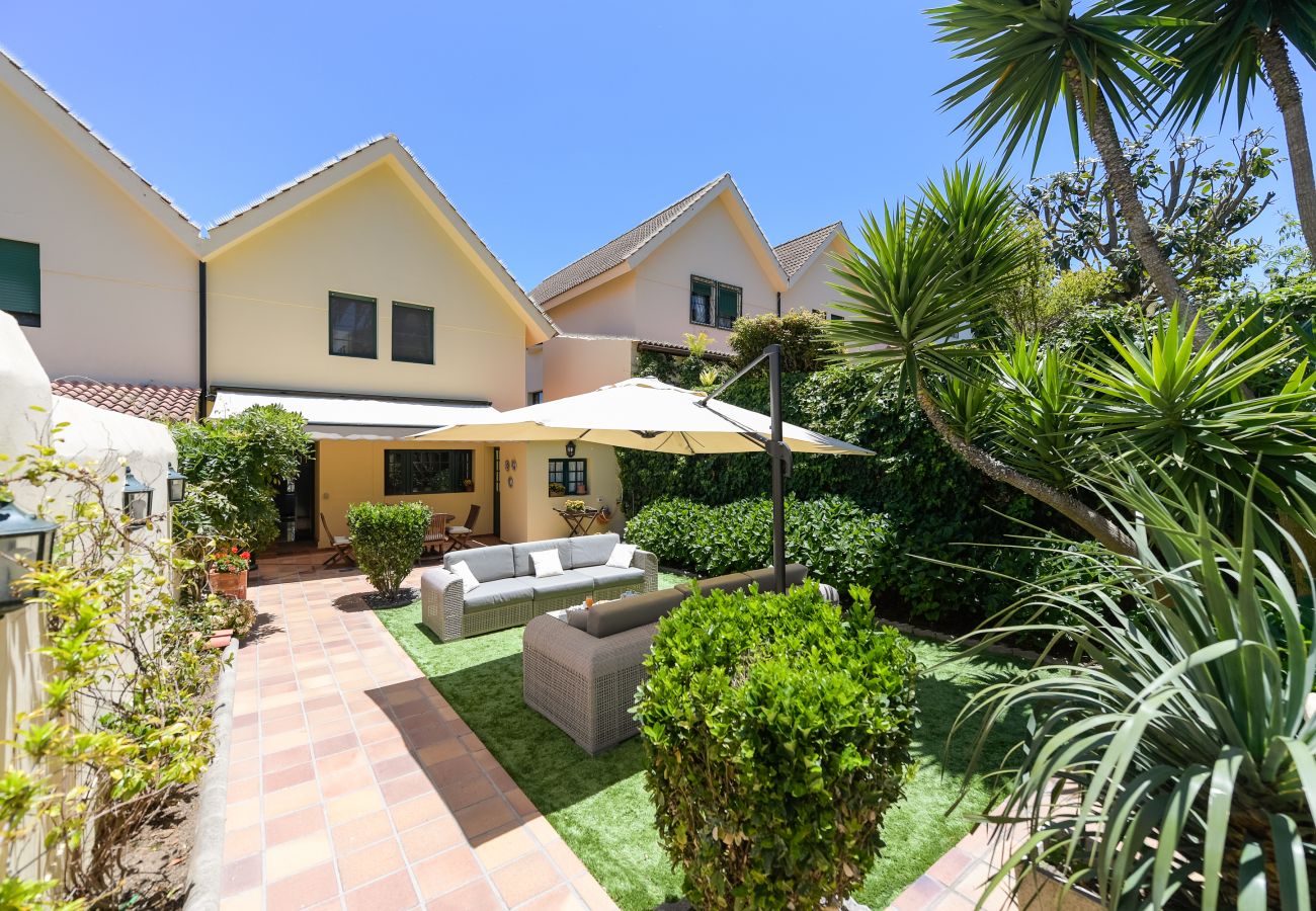 Casa a Santa Brígida - House with cozy garden BBQ and free parking 