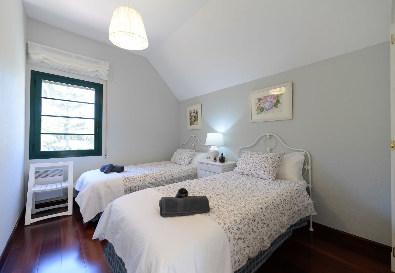 Casa a Santa Brígida - House with cozy garden BBQ and free parking 