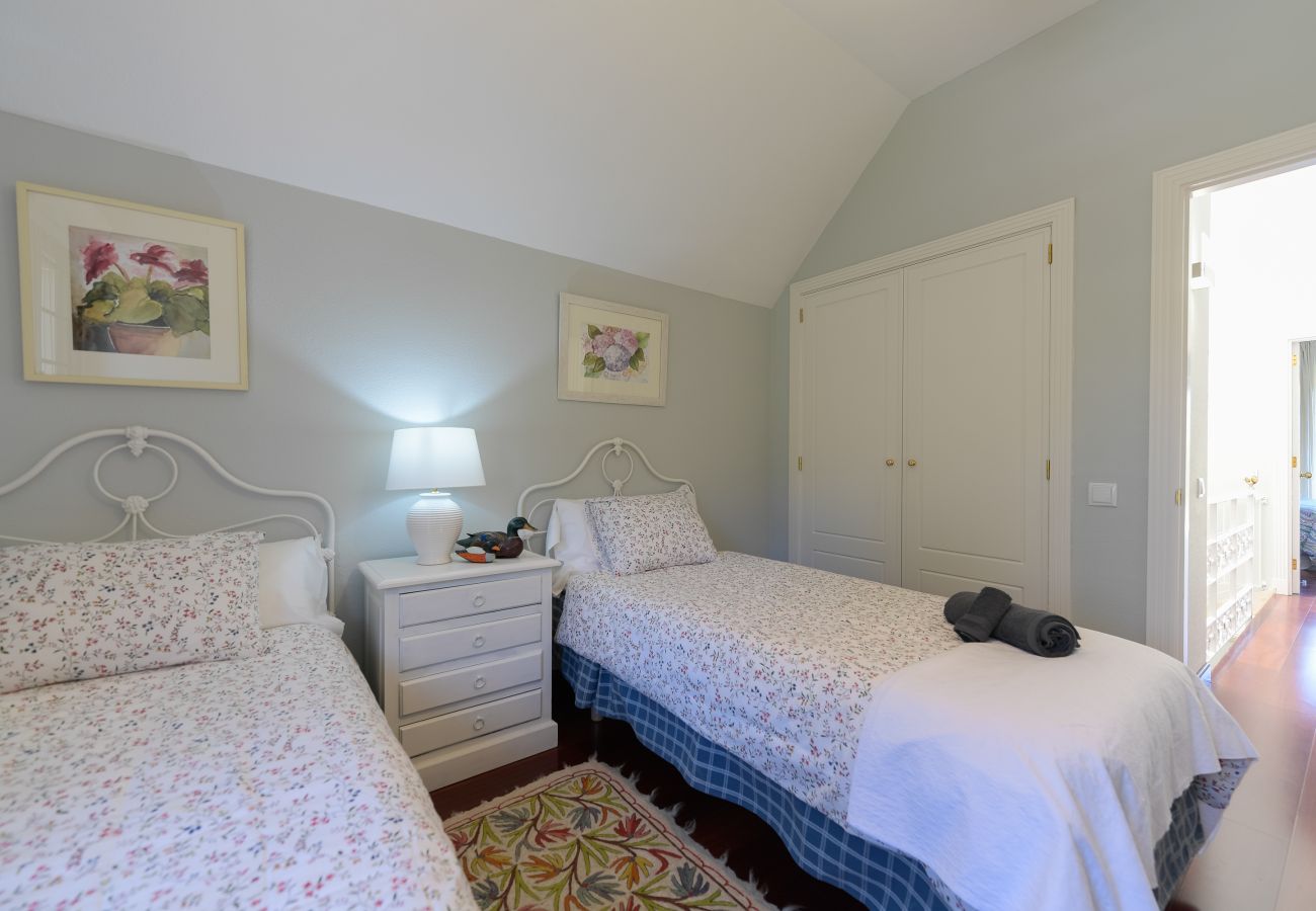 Casa a Santa Brígida - House with cozy garden BBQ and free parking 