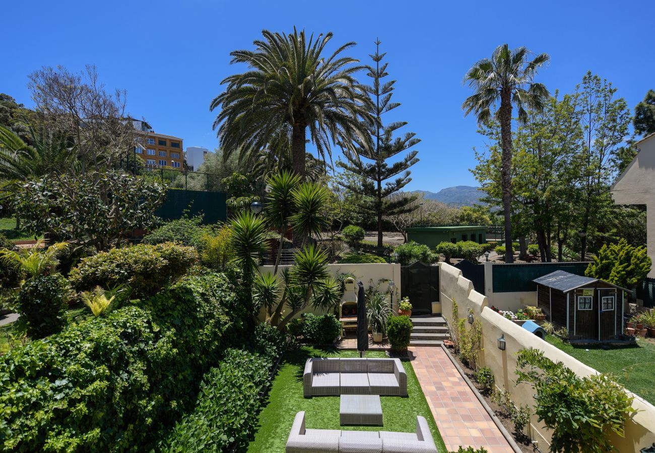 Casa a Santa Brígida - House with cozy garden BBQ and free parking 