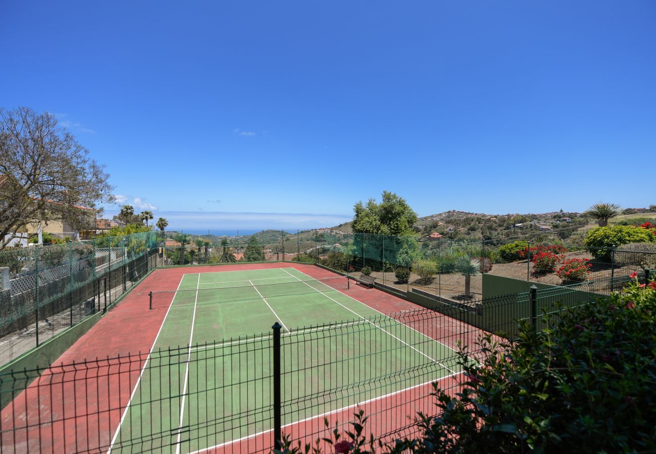 Casa a Santa Brígida - House with cozy garden BBQ and free parking 