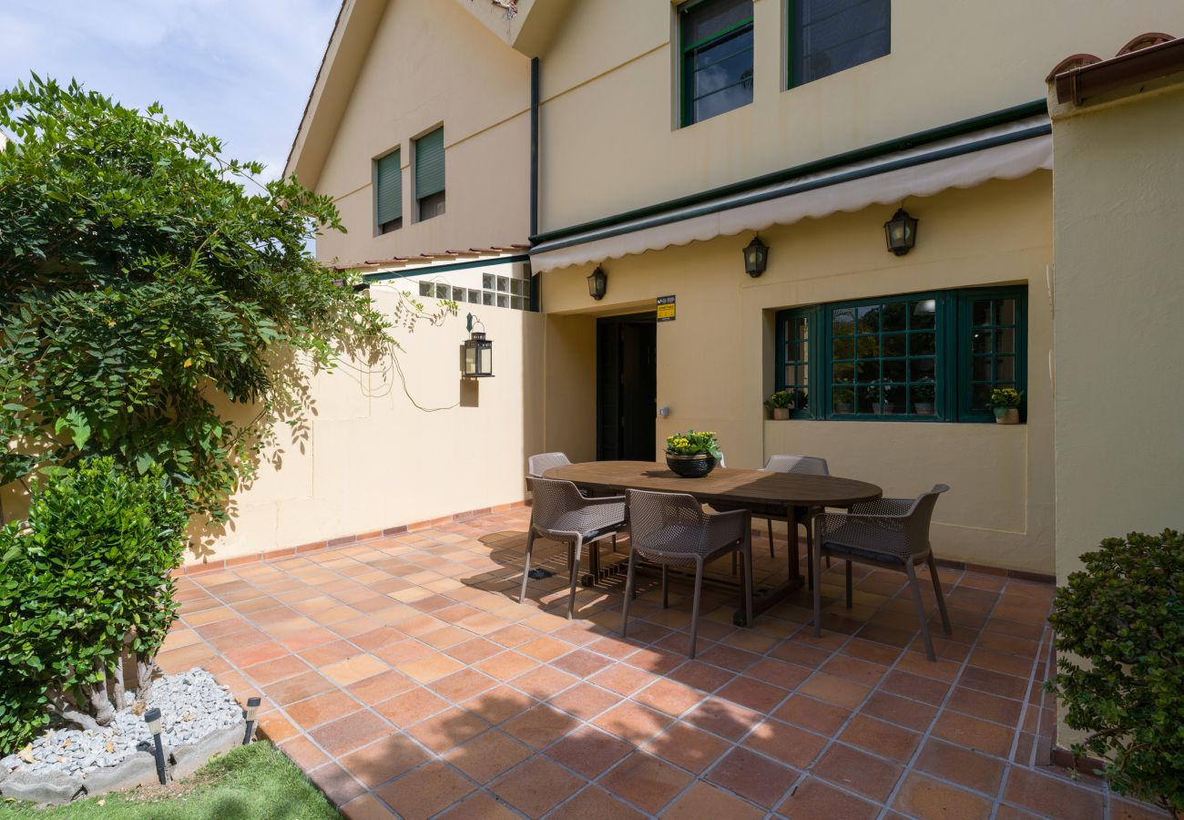 Casa a Santa Brígida - House with cozy garden BBQ 