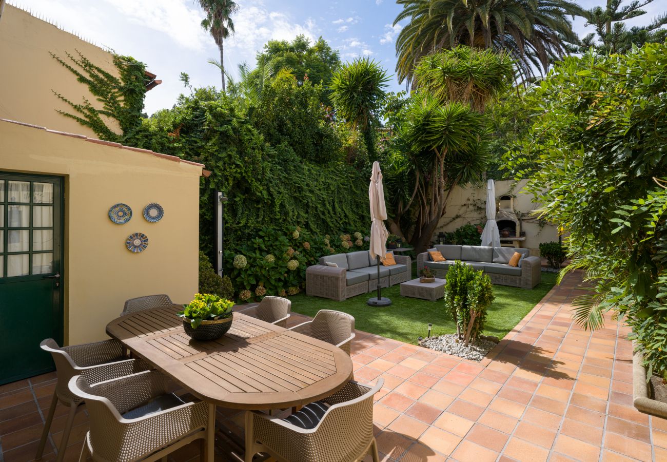 Casa a Santa Brígida - House with cozy garden BBQ 