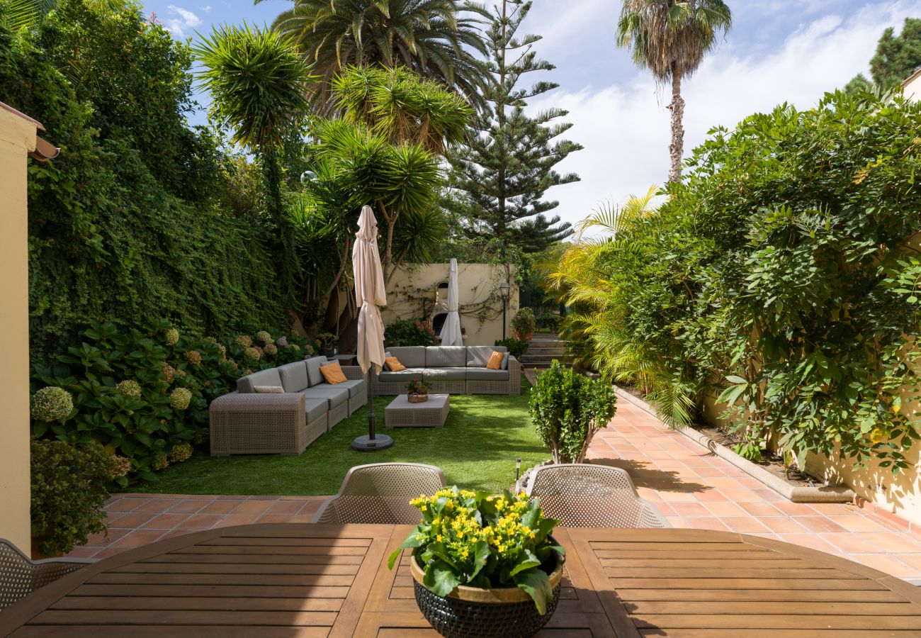 Casa a Santa Brígida - House with cozy garden BBQ 