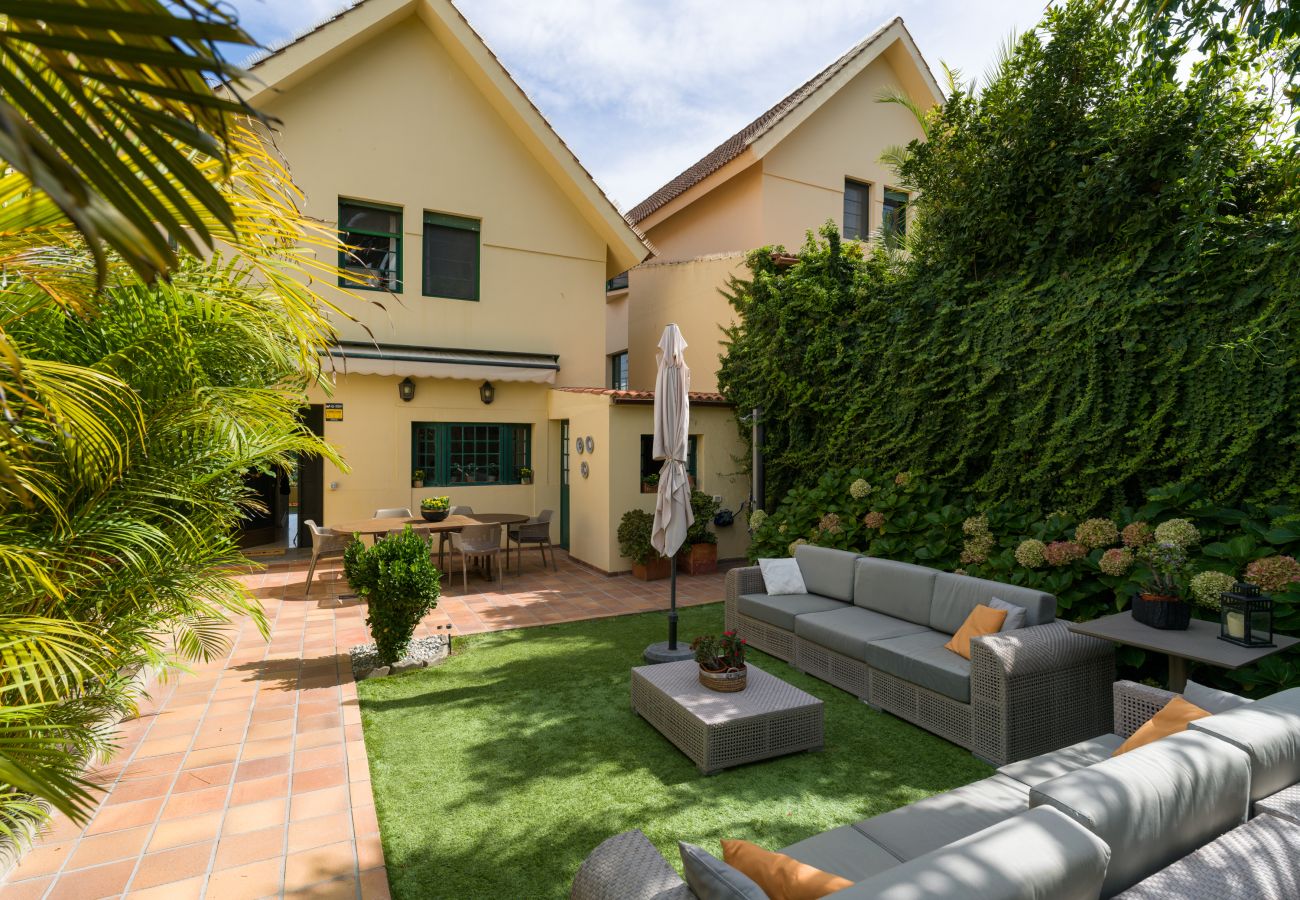 Casa a Santa Brígida - House with cozy garden BBQ 