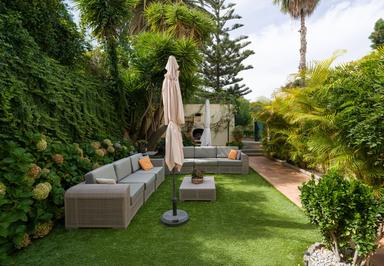 Casa a Santa Brígida - House with cozy garden BBQ 
