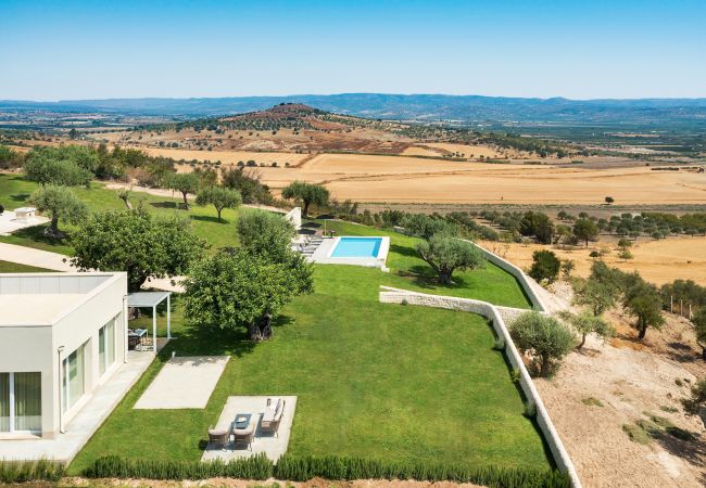 Villa a Noto - Villa con piscina immersa nel verde, Noto, Sicilia