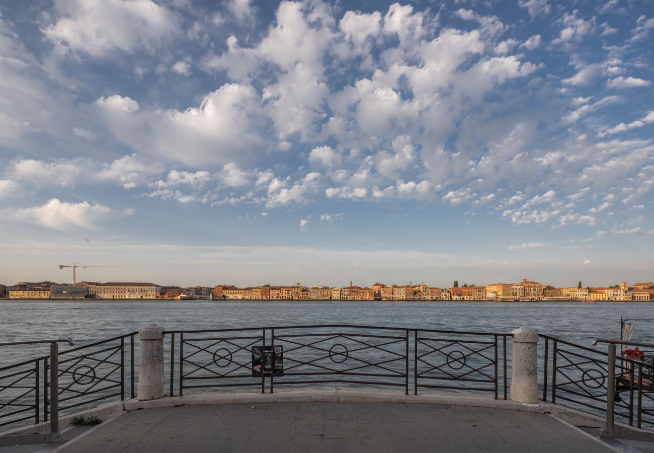 Appartamento a Dorsoduro - Accademia Design Apartment with Balcony R&R 