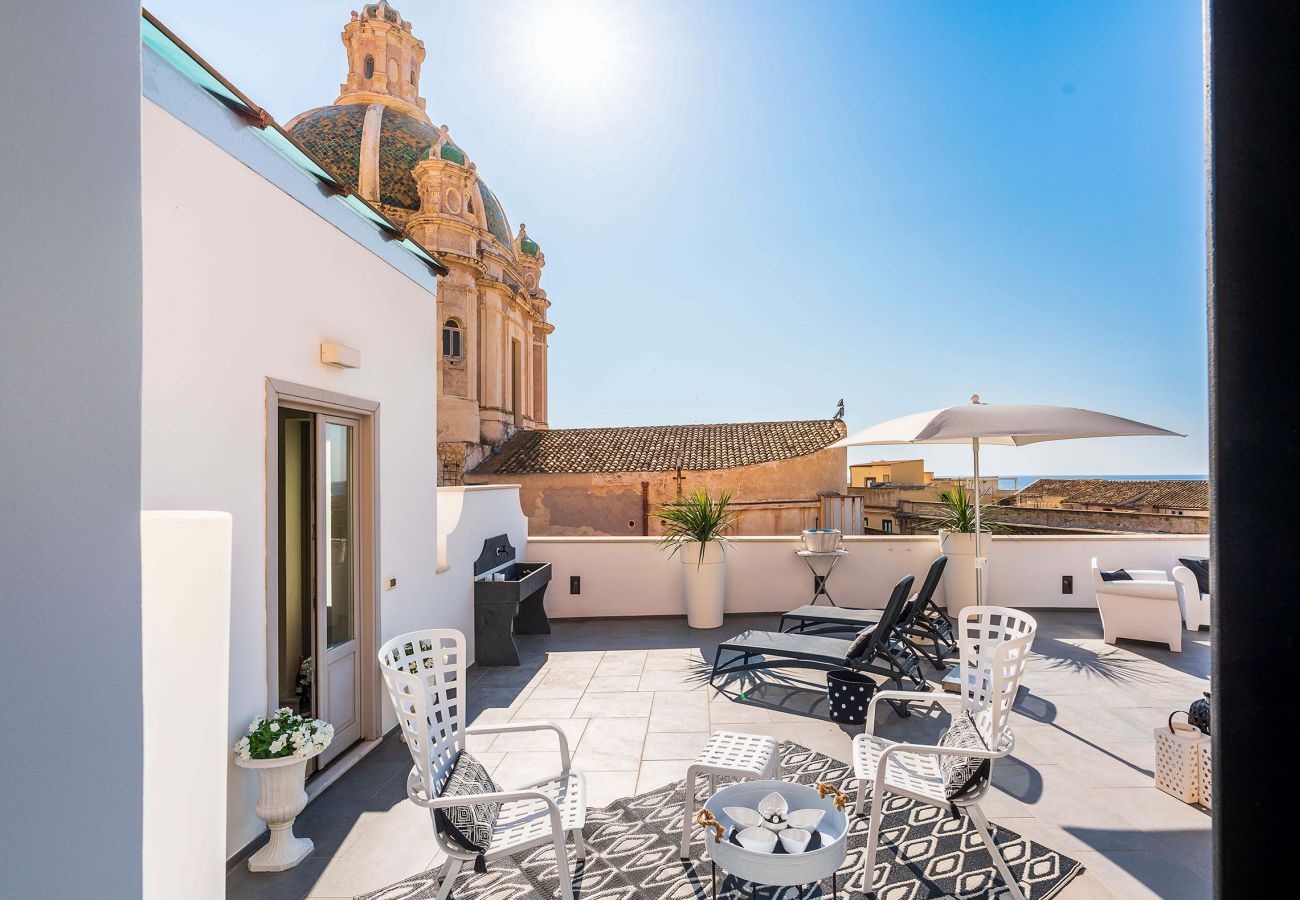 Appartamento a Trapani - Appartamento con terrazza in centro, 300 metri dal mare, Trapani