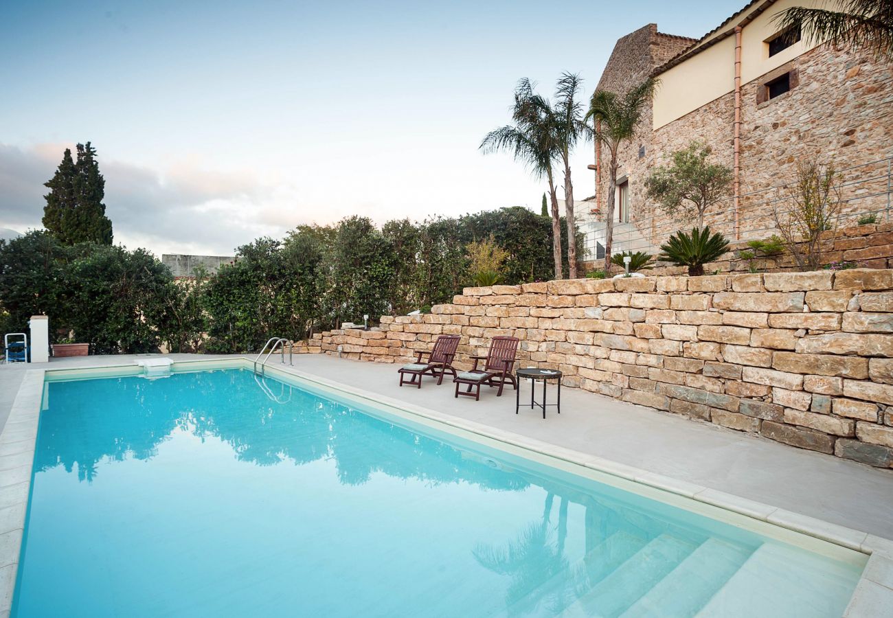 Casa a Buseto Palizzolo - Casa di charme con piscina in comune - Don Carlo