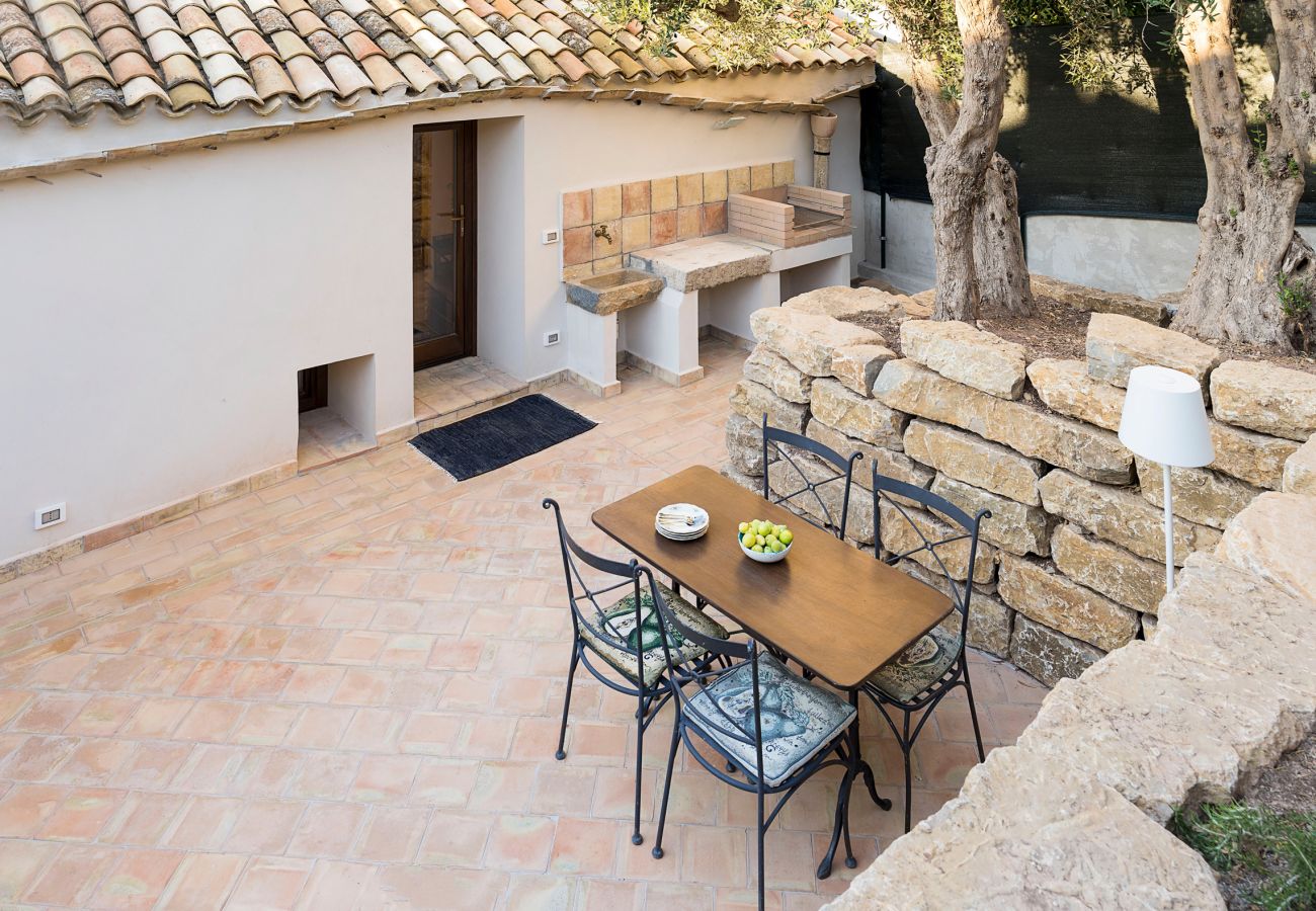 Casa a Buseto Palizzolo - Casa di charme con piscina in comune - Don Carlo