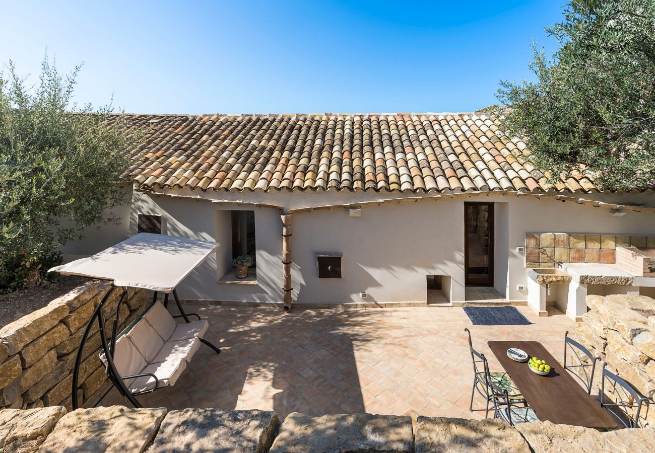 Casa a Buseto Palizzolo - Casa di charme con piscina in comune - Don Carlo